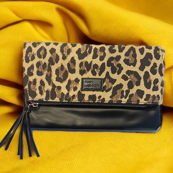 Gorgeous Clutch With Versatility Leopard Print Baggu - Picture 8 of 8
